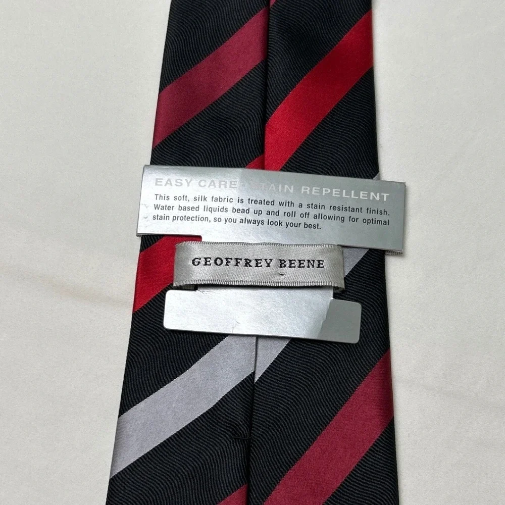 Geoffrey Beene Mens Silk Stain Repellent Striped Necktie OS Black Red Silver NEW
